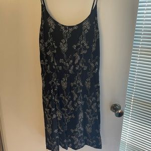 Black and white old navy dress size large